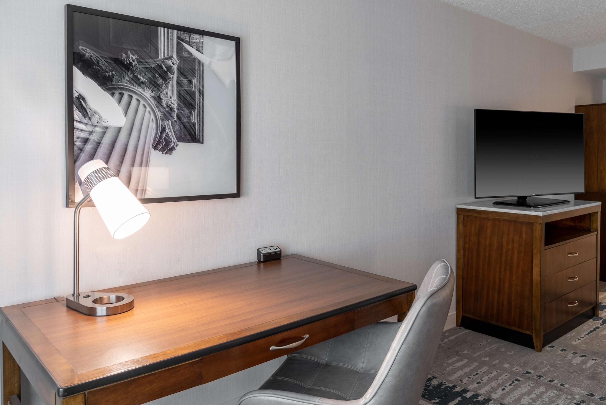Hilton Garden Arlington/courthouse Plaza Hotel